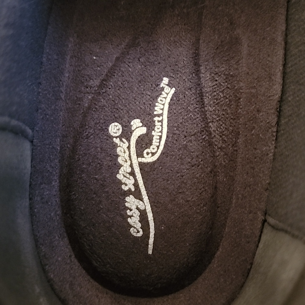 Shoes - Picture 4 of 4